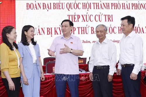 Chủ tịch Quốc hội Vương Đình Huệ tiếp xúc cử tri tại thành phố Hải Phòng